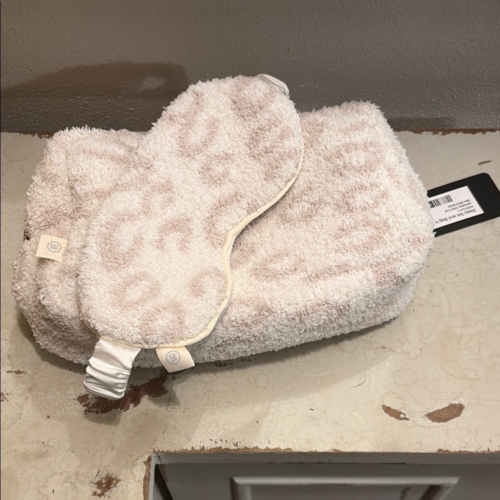 Cozy Cream Eye Mask and Pouch Set